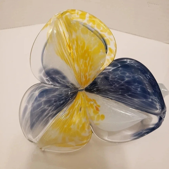 Murano Style Art Glass 3 Petal Blue/Yellow Lily with  Spiral Stem. - Picture 2 of 8